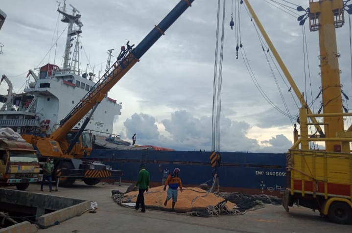 Diduga Ada Praktek Monopoli Bongkar Muat di Pelabuhan Bima
