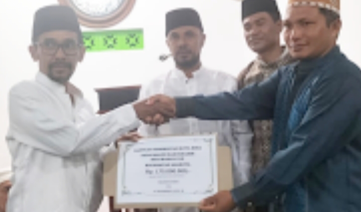 Walikota HML Bantu Masjid & Mushollah 475 Juta di Kelurahan Ule