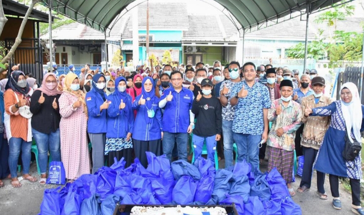 Anggota DPR RI Herman Khaeron Turun Langsung Bagikan 12.000 Paket Sembako