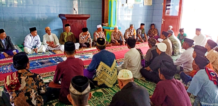 Tampung Aspirasi Warga, Sat Binmas Polres Bima Gelar “Jum’at Curhat” di Masjid Nurul Hidayah