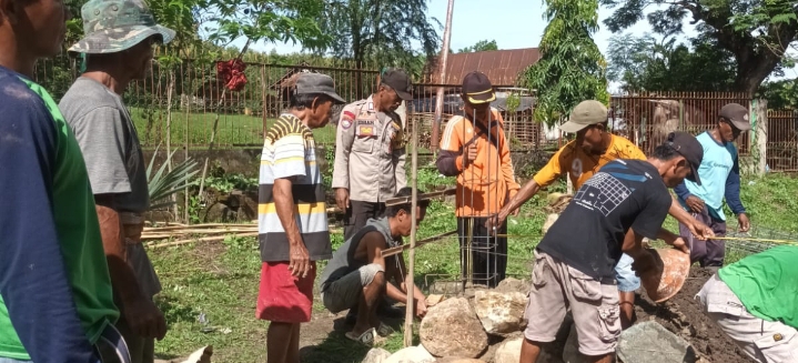 Bhabinkamtibmas Desa Nata Hadiri Peletakan Batu Pertama Pembangunan Mushola