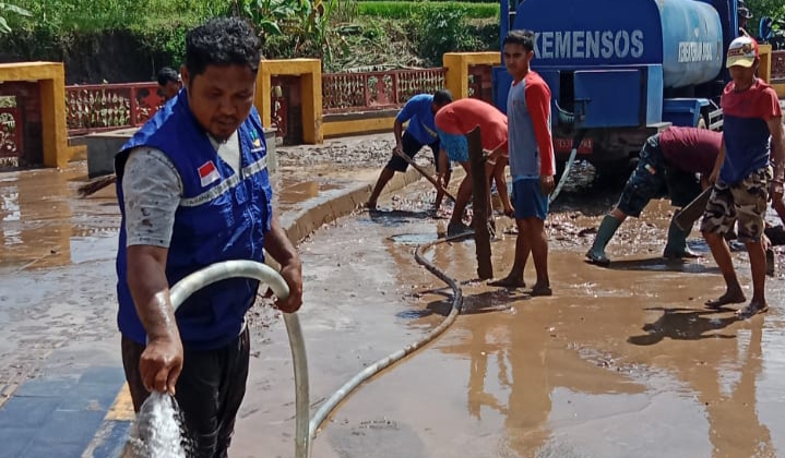 Pasca Banjir, Tagana Kota Bima Gerak Cepat Lakukan Pembersihan di Sejumlah Kelurahan