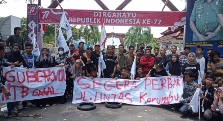 Mahasiswa Langgudu-Mataram Demo, Gubernur Zul Tidak Layak Jadi Pemimpin NTB