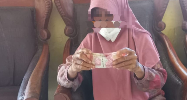 Edarkan Uang Palsu, Wanita Asal Madapangga di Amankan Polisi Saat Transaksi di Pasar Soriutu