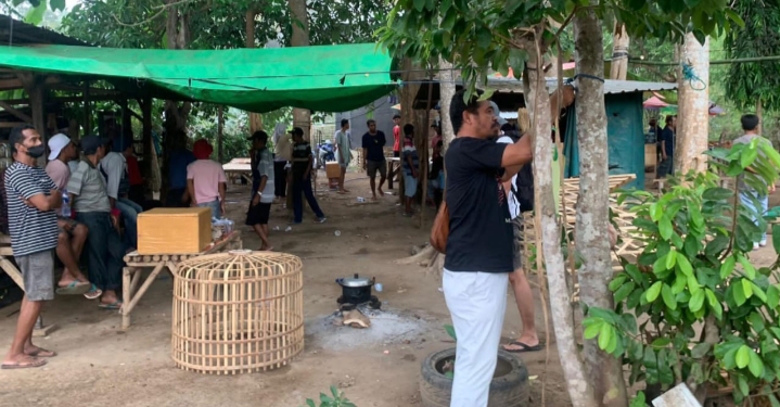 Polisi Musnahkan Alat Peraga Arena Judi Sabung Ayam di Desa Panda